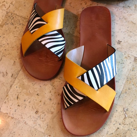 🔥Last pair! Zebra print slip on summer sandal - Picture 2 of 4